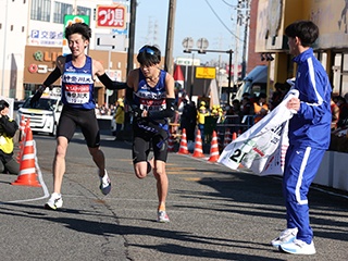 3区　酒井選手へ襷リレー
©Getsuriku

